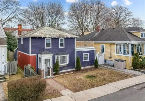 15 Curry Avenue Newport RI 02840