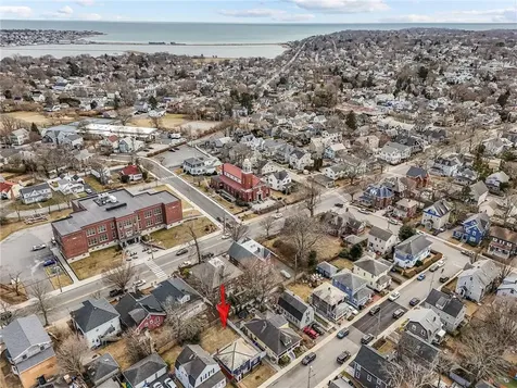 15 Curry Avenue Newport RI 02840