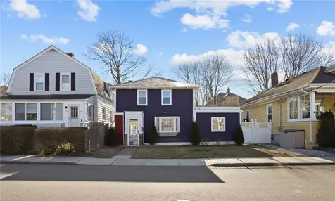 15 Curry Avenue Newport RI 02840