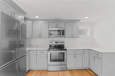 15 Curry Avenue Newport RI 02840