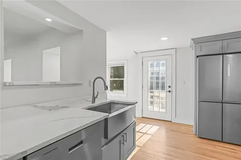 15 Curry Avenue Newport RI 02840