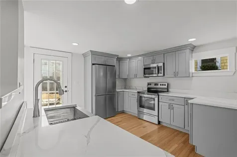 15 Curry Avenue Newport RI 02840