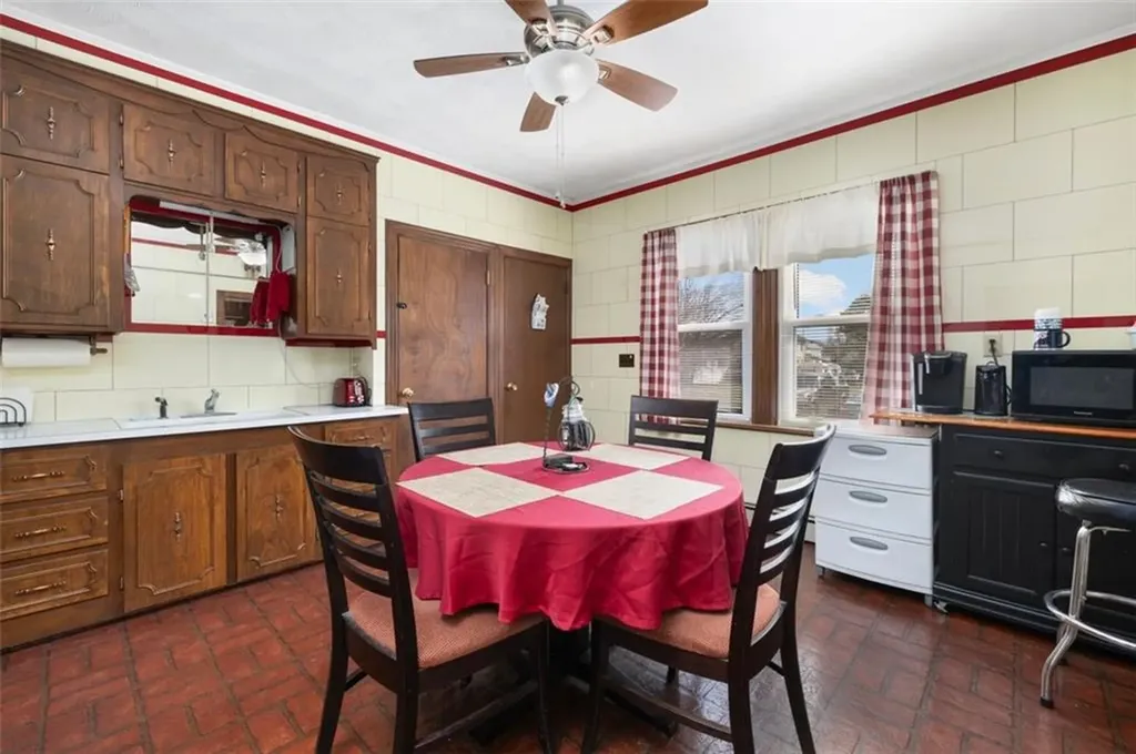 1560 Cranston Street Cranston RI 02920