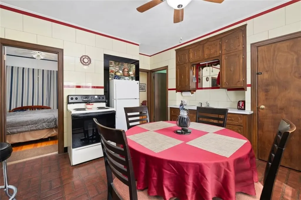 1560 Cranston Street Cranston RI 02920