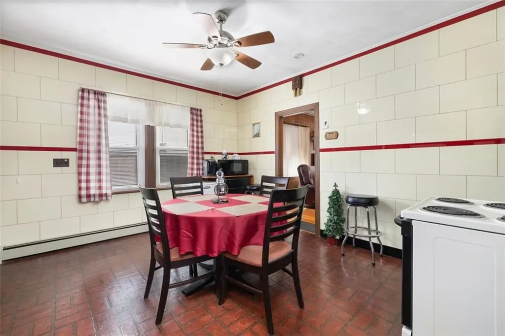 1560 Cranston Street Cranston RI 02920