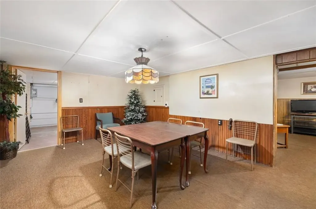 1560 Cranston Street Cranston RI 02920