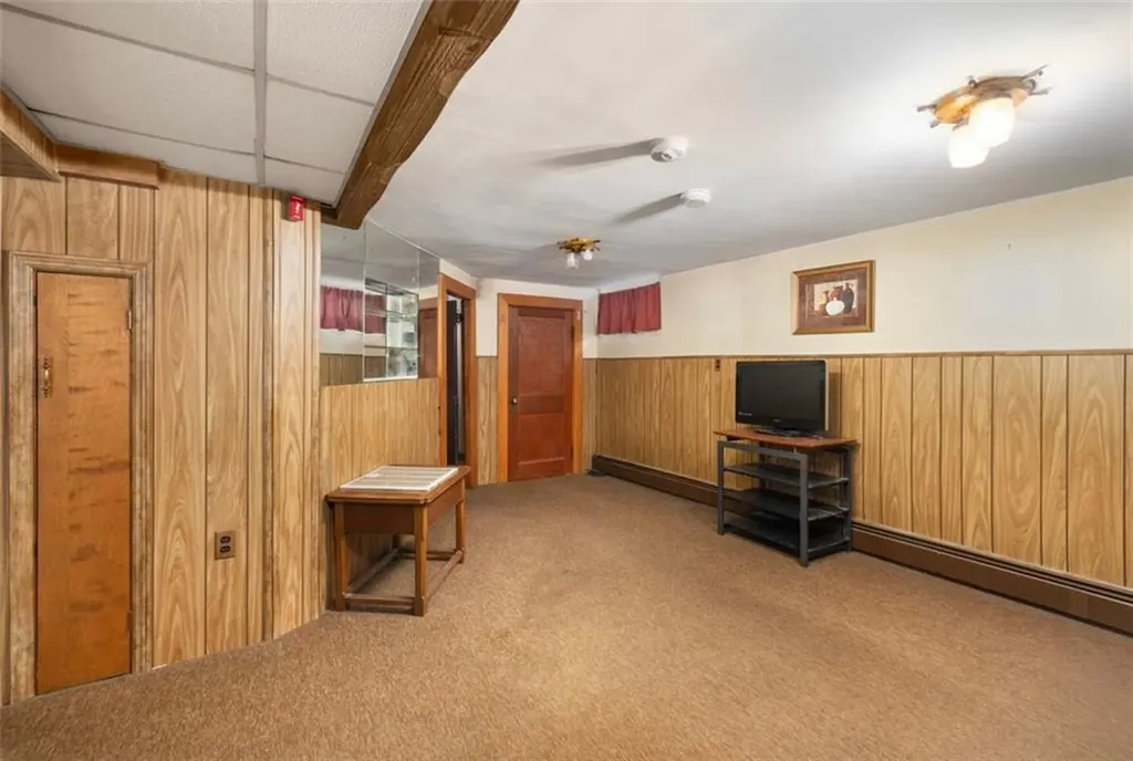 1560 Cranston Street Cranston RI 02920