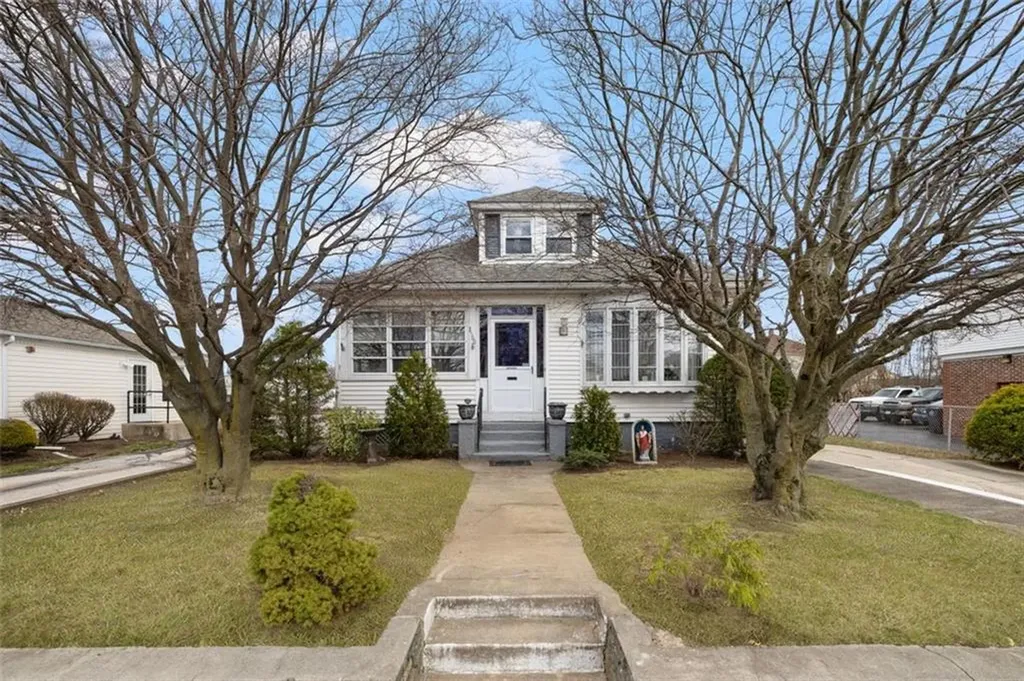 1560 Cranston Street Cranston RI 02920