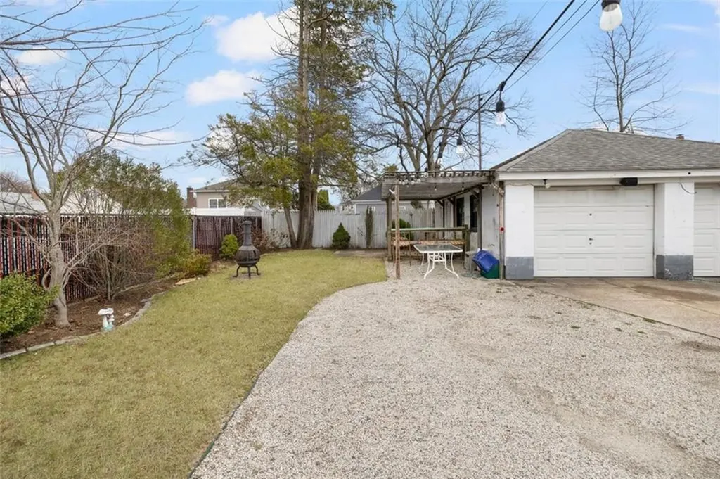 1560 Cranston Street Cranston RI 02920