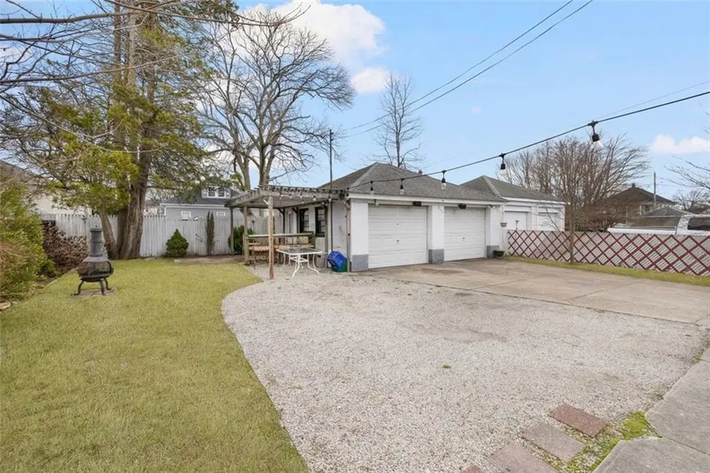 1560 Cranston Street Cranston RI 02920