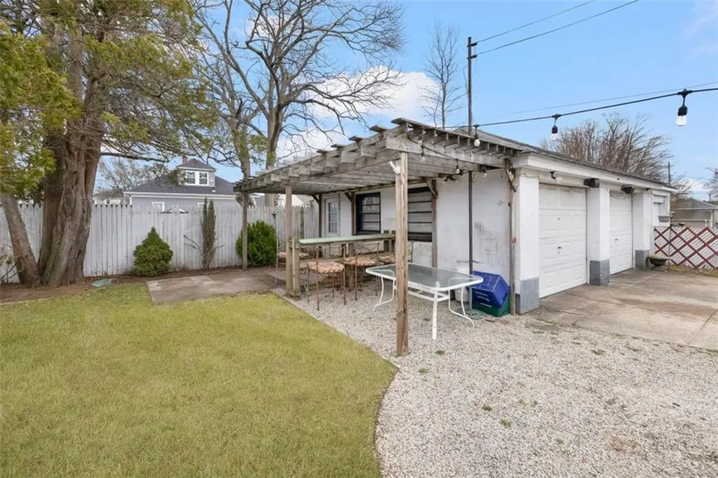 1560 Cranston Street Cranston RI 02920
