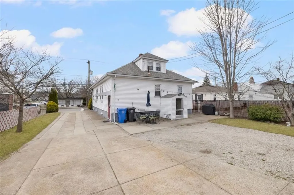 1560 Cranston Street Cranston RI 02920