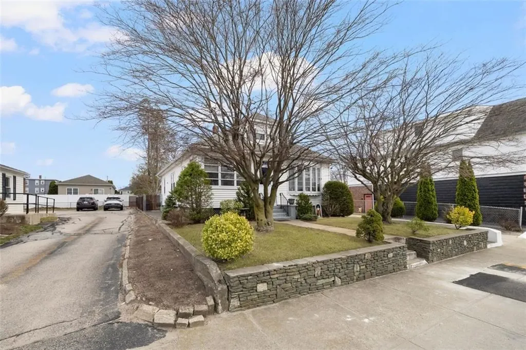 1560 Cranston Street Cranston RI 02920