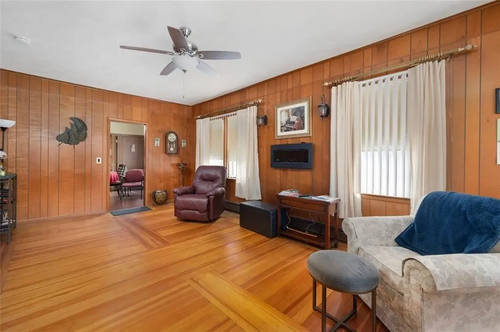 1560 Cranston Street Cranston RI 02920