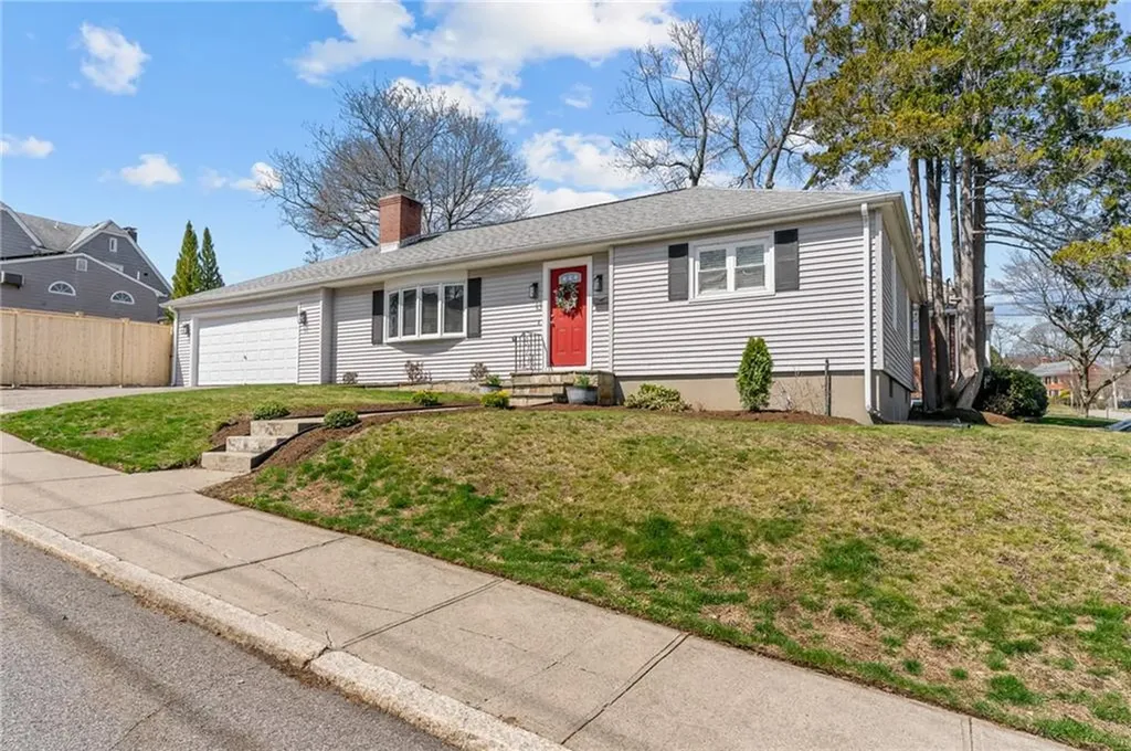 85 Raleigh Avenue Pawtucket RI 02860