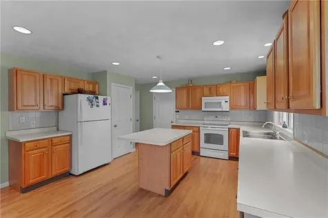 47 Blossom Court South Kingstown RI 02879