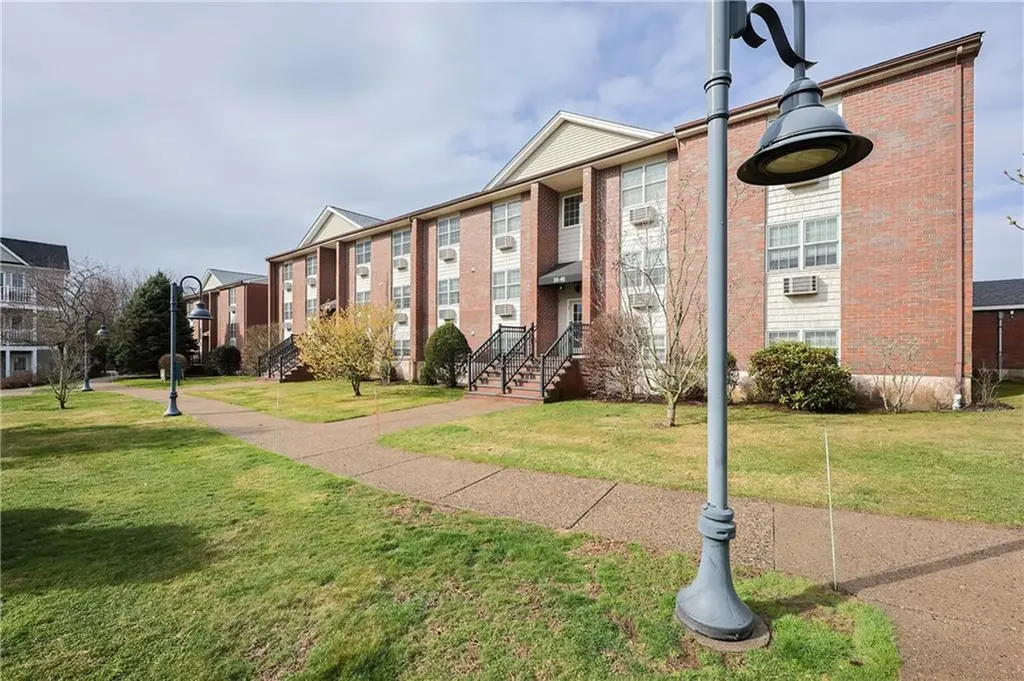 671 Metacom Avenue Bristol RI 02809