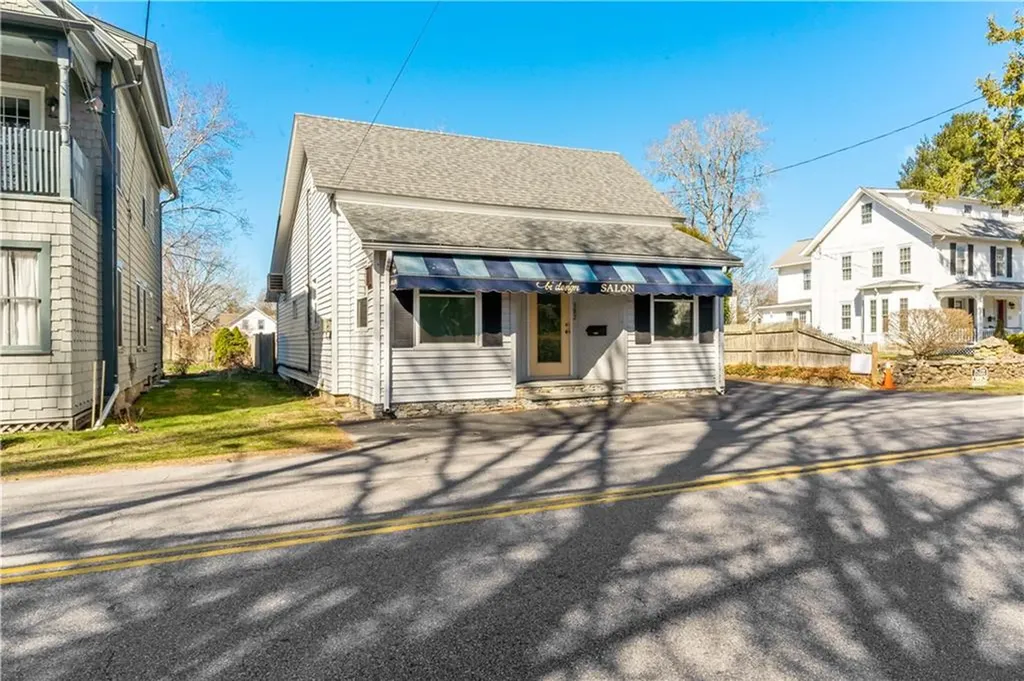 382 Woodruff Avenue South Kingstown RI 02879