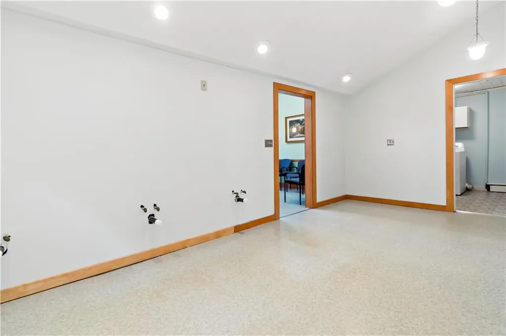 382 Woodruff Avenue South Kingstown RI 02879