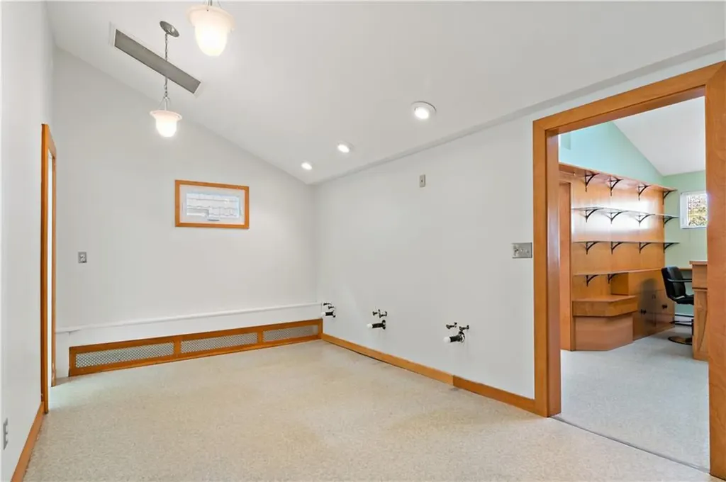 382 Woodruff Avenue South Kingstown RI 02879