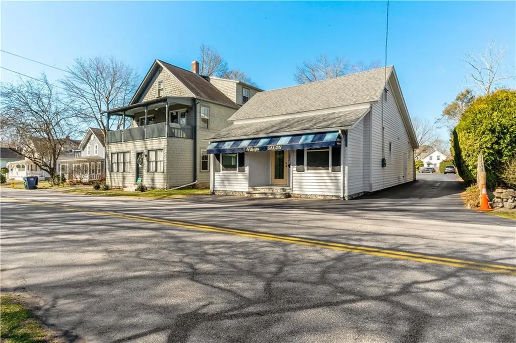 382 Woodruff Avenue South Kingstown RI 02879