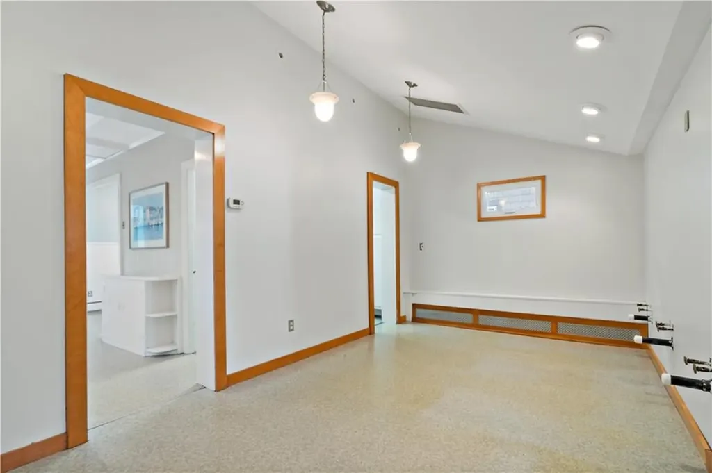 382 Woodruff Avenue South Kingstown RI 02879