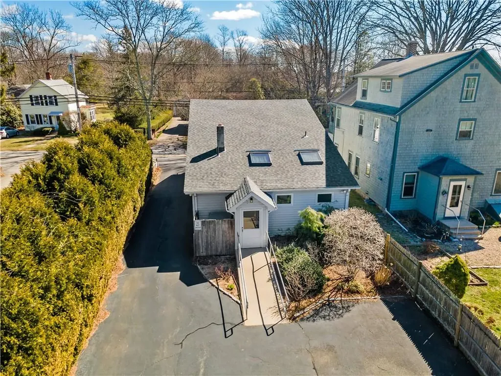382 Woodruff Avenue South Kingstown RI 02879