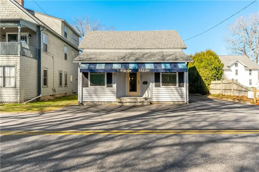 382 Woodruff Avenue South Kingstown RI 02879
