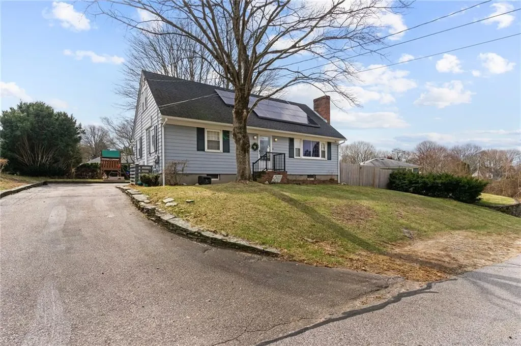 8 Penston Avenue Westerly RI 02891