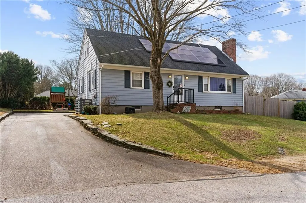 8 Penston Avenue Westerly RI 02891