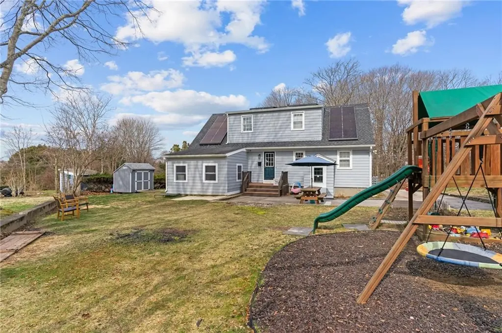 8 Penston Avenue Westerly RI 02891