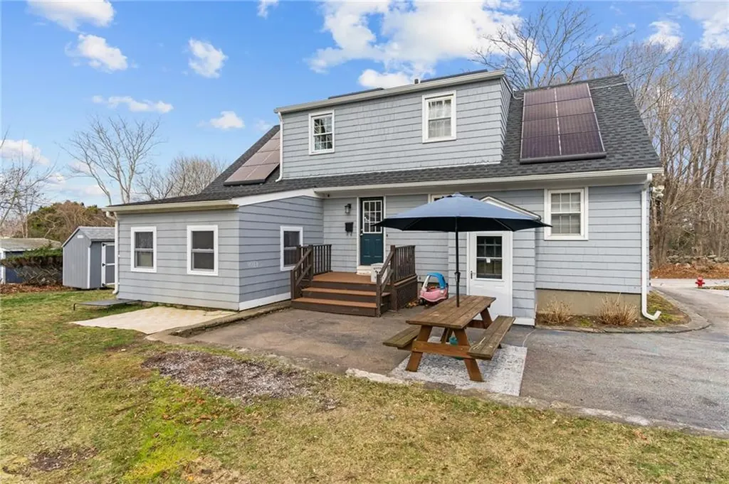 8 Penston Avenue Westerly RI 02891