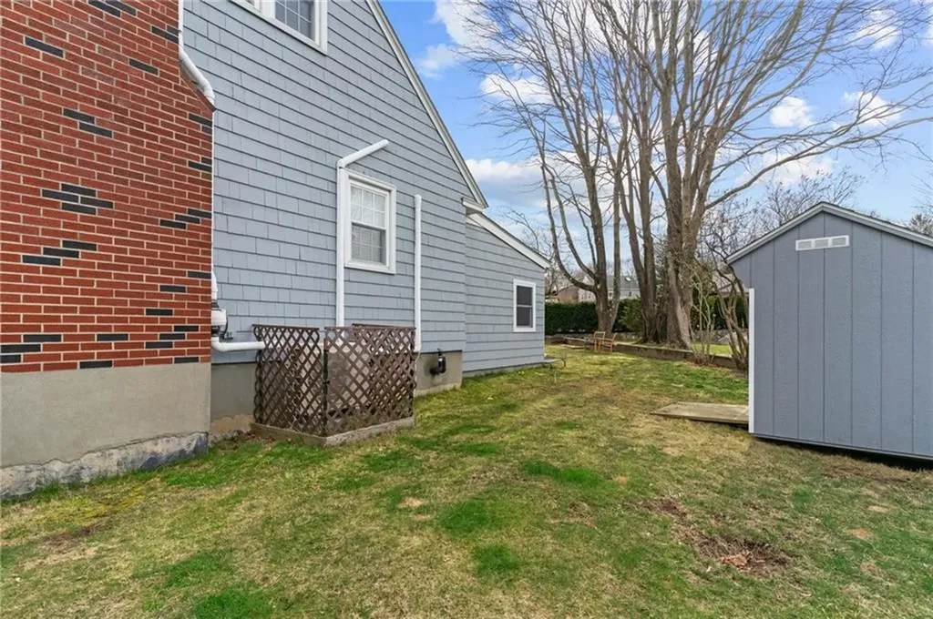 8 Penston Avenue Westerly RI 02891