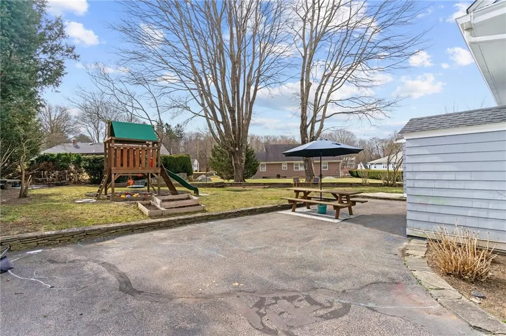 8 Penston Avenue Westerly RI 02891