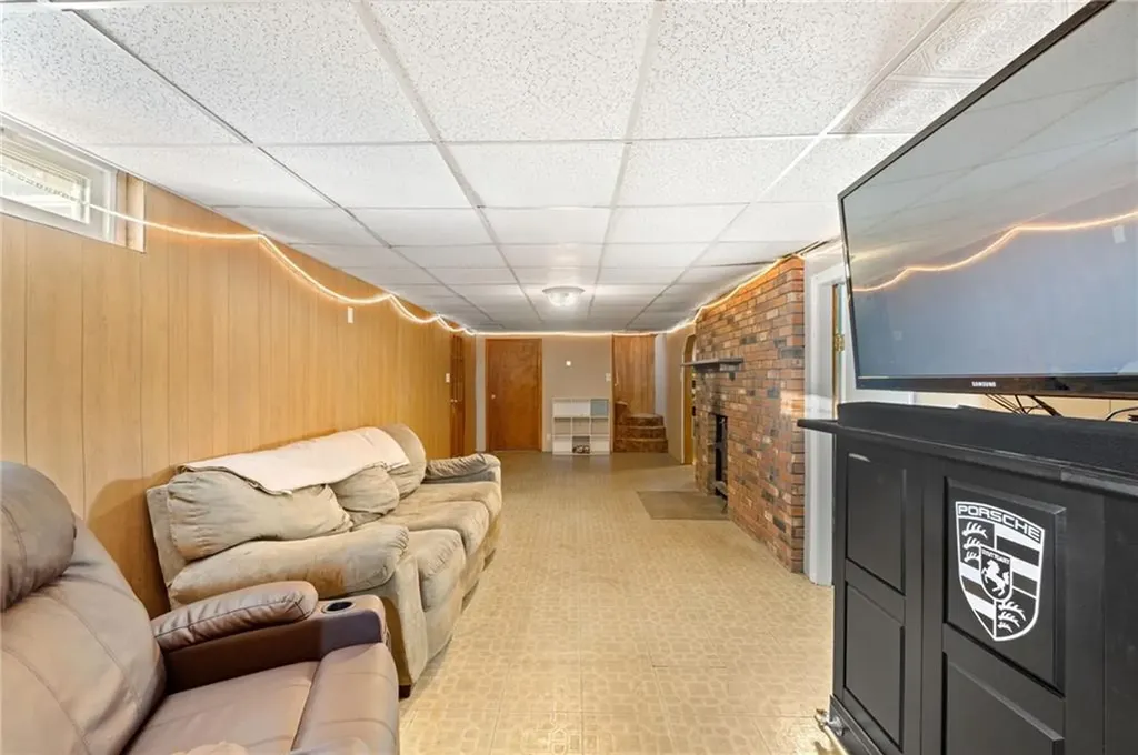 6 Doreen Drive Westerly RI 02891