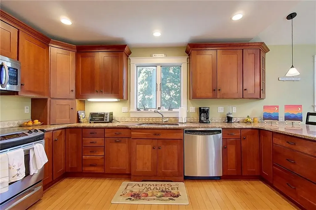 40 Holten Avenue Newport RI 02840