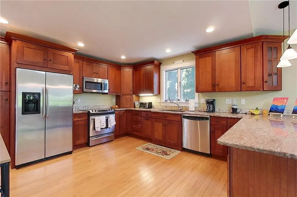 40 Holten Avenue Newport RI 02840