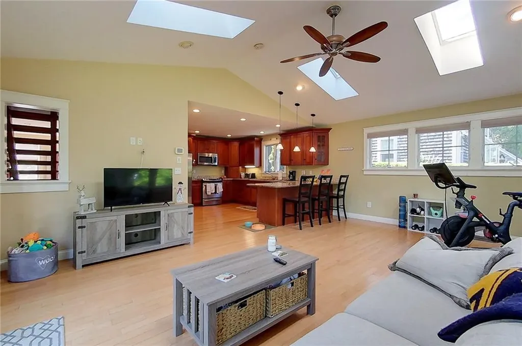 40 Holten Avenue Newport RI 02840