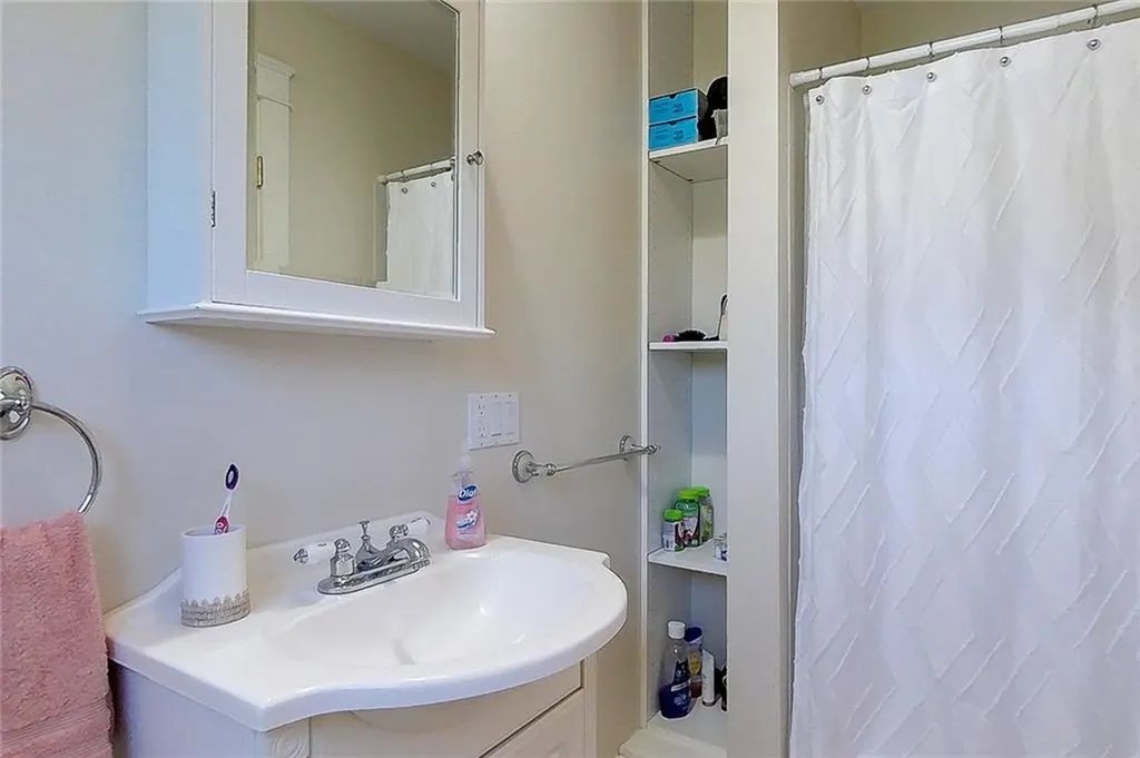 40 Holten Avenue Newport RI 02840