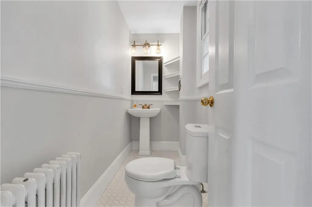 2489 Pawtucket Avenue East Providence RI 02914