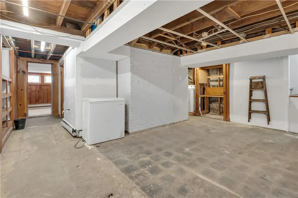 2489 Pawtucket Avenue East Providence RI 02914