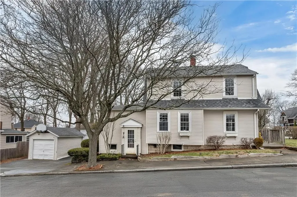 2489 Pawtucket Avenue East Providence RI 02914