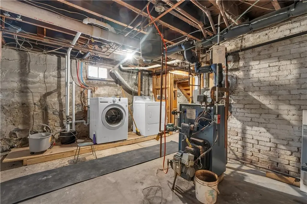 2489 Pawtucket Avenue East Providence RI 02914