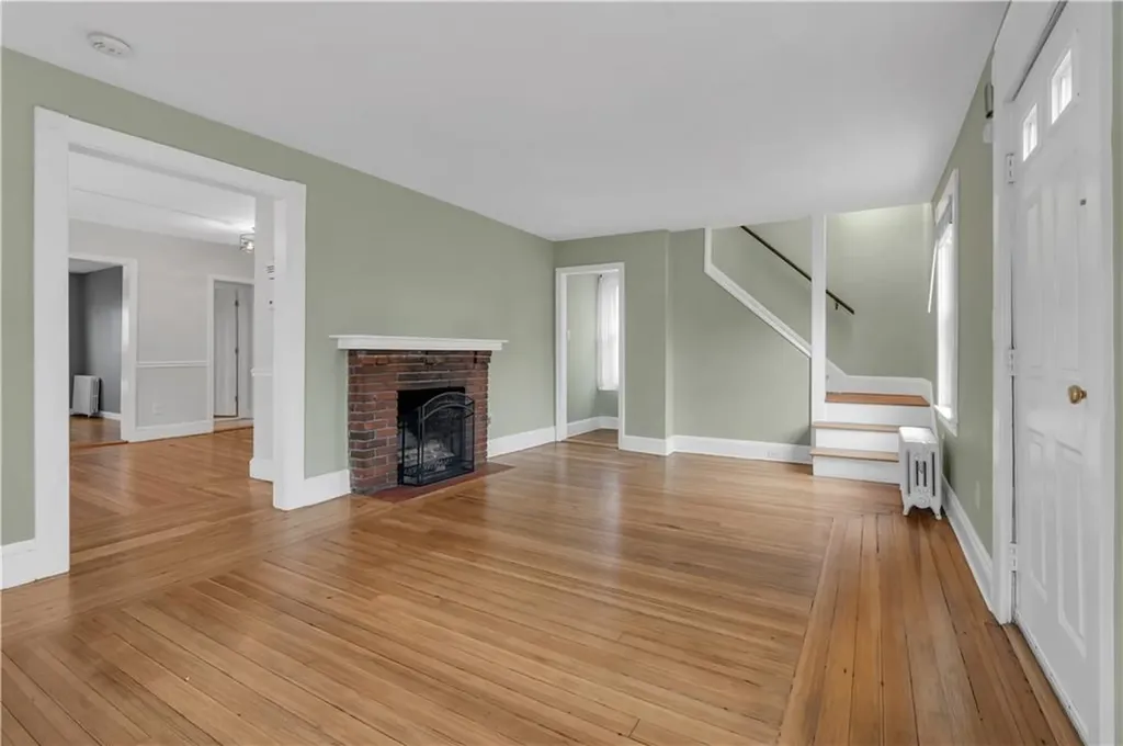 2489 Pawtucket Avenue East Providence RI 02914