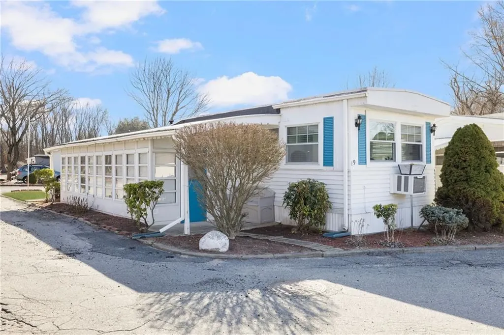 27 Woodward Road Lincoln RI 02865