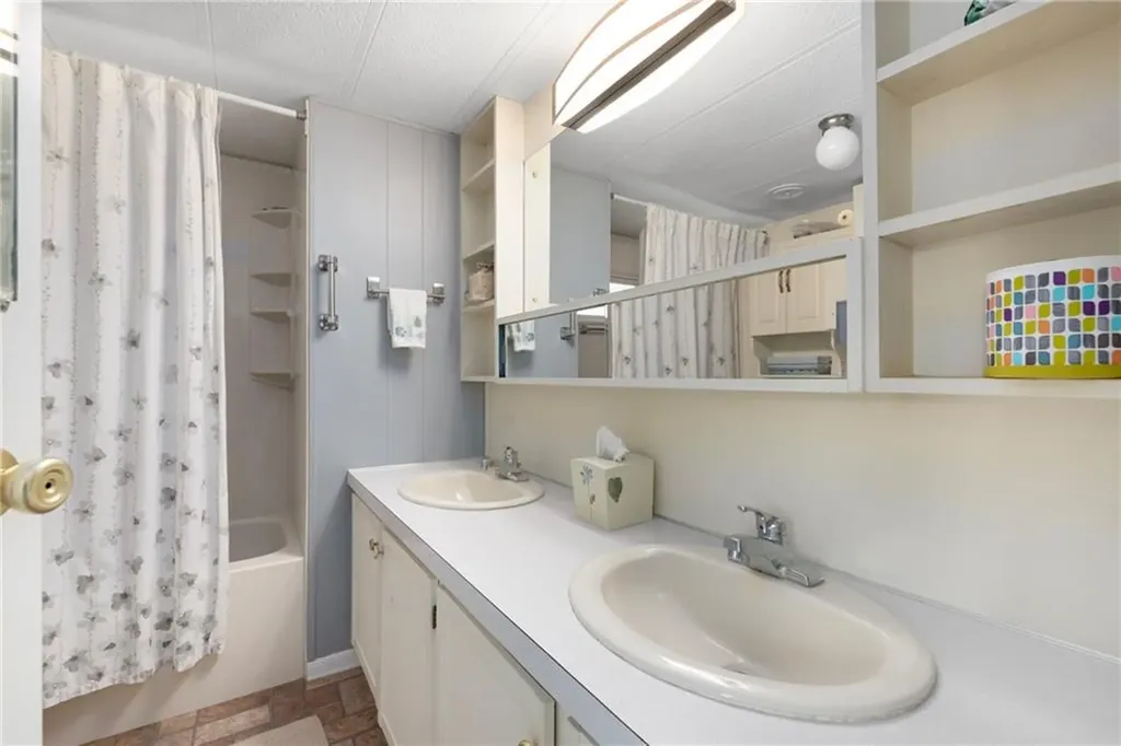 27 Woodward Road Lincoln RI 02865