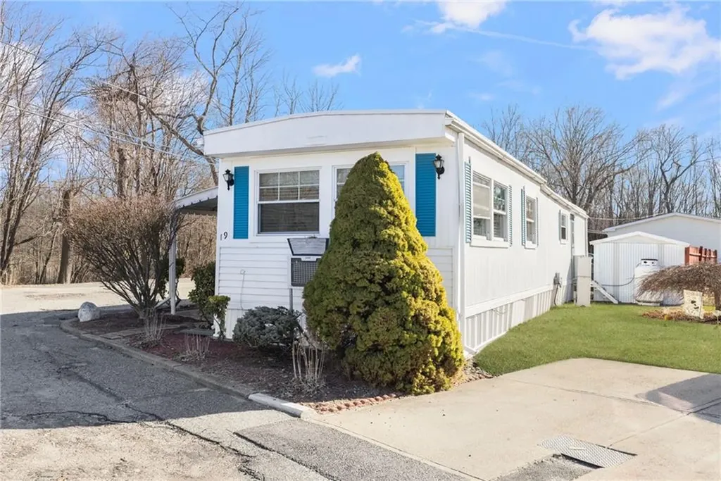 27 Woodward Road Lincoln RI 02865