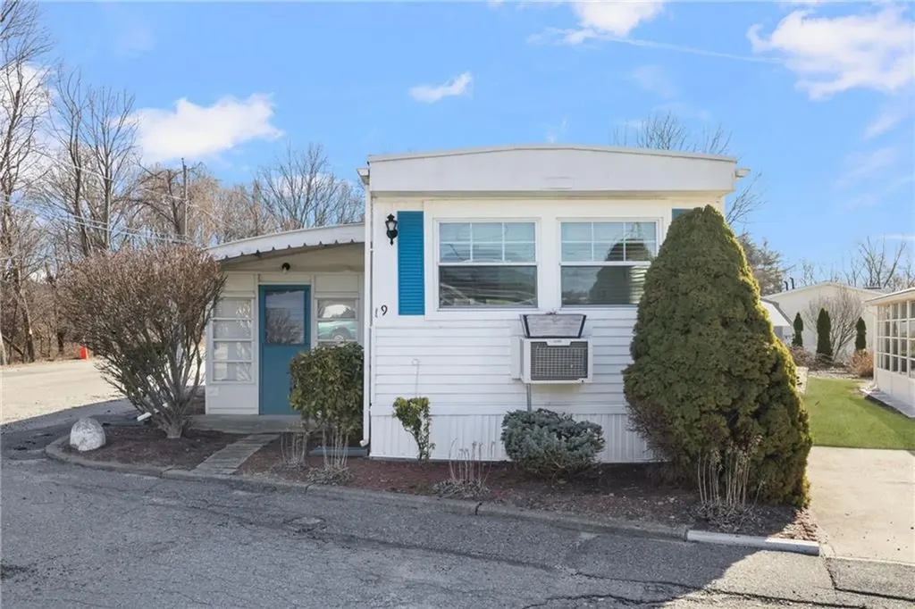 27 Woodward Road Lincoln RI 02865