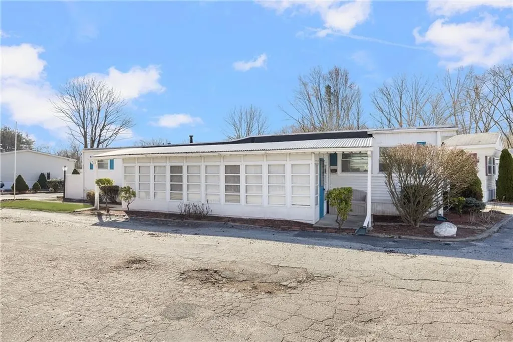 27 Woodward Road Lincoln RI 02865