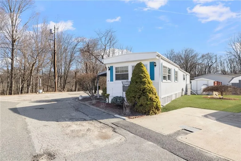 27 Woodward Road Lincoln RI 02865